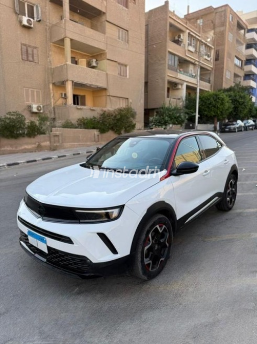 اوبل موكا 2023 أبيض أوتوماتيك مستعملة للبيع في مصر الجديدة - 1