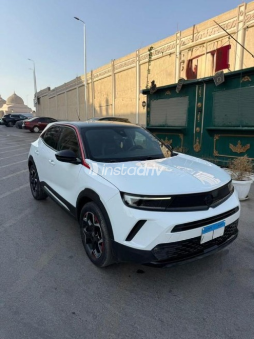 اوبل موكا 2023 أبيض أوتوماتيك مستعملة للبيع في مصر الجديدة - 3