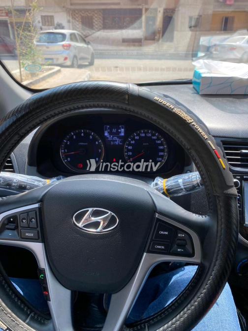 Hyundai Accent 2021 Red Automatic Used for Sale in Greater Cairo ( Cairo + Giza) - 10