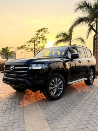 Toyota Land Cruiser 2025 Black Automatic Used for Sale in Cairo