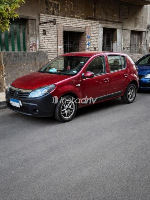 Renault Sandero 2013 Red Automatic Used for Sale in Cairo - 2