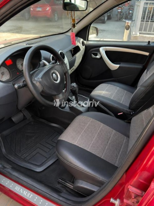 Renault Sandero 2013 Red Automatic Used for Sale in Cairo - 5