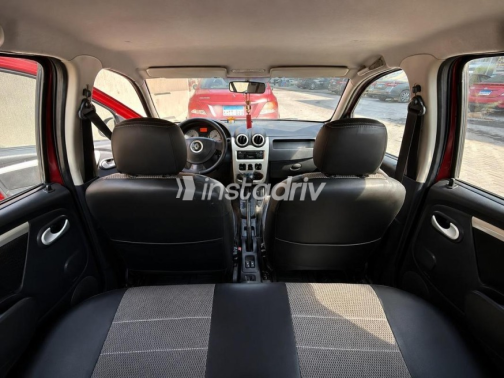 Renault Sandero 2013 Red Automatic Used for Sale in Cairo - 7