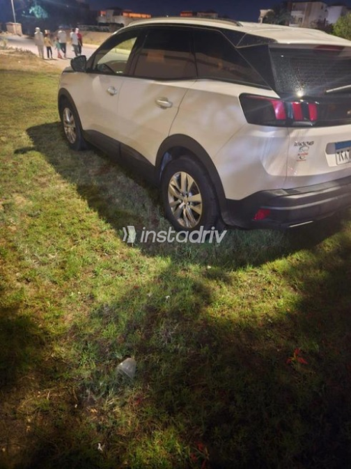 بيجو 3008 2025 أبيض أوتوماتيك مستعملة للبيع في الإسكندرية - 4