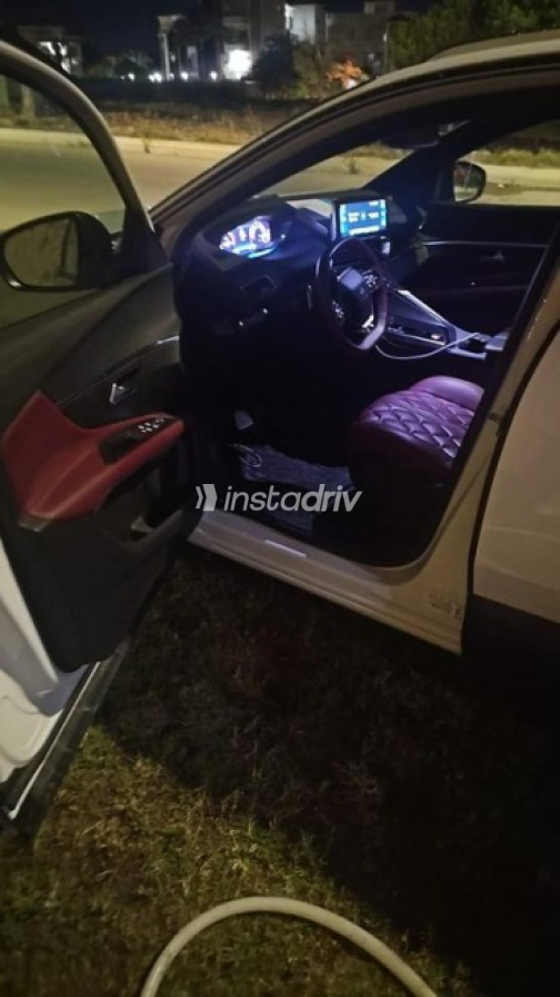 بيجو 3008 2025 أبيض أوتوماتيك مستعملة للبيع في الإسكندرية - 8