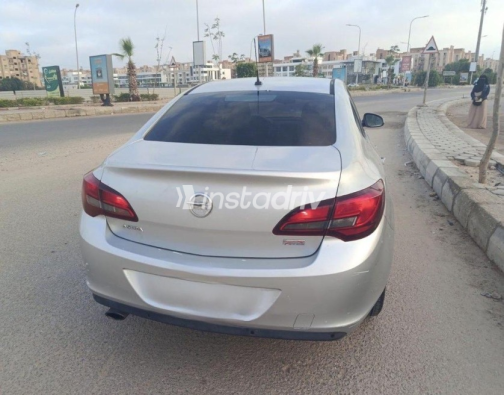 Opel Astra 2019 White Automatic Used for Sale in Greater Cairo ( Cairo + Giza) - 6