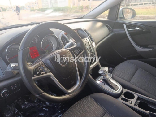 Opel Astra 2019 White Automatic Used for Sale in Greater Cairo ( Cairo + Giza) - 9