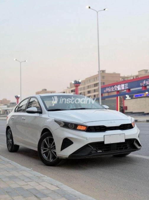 Kia Cerato 2022 White Automatic Used for Sale in Nasr city - 3