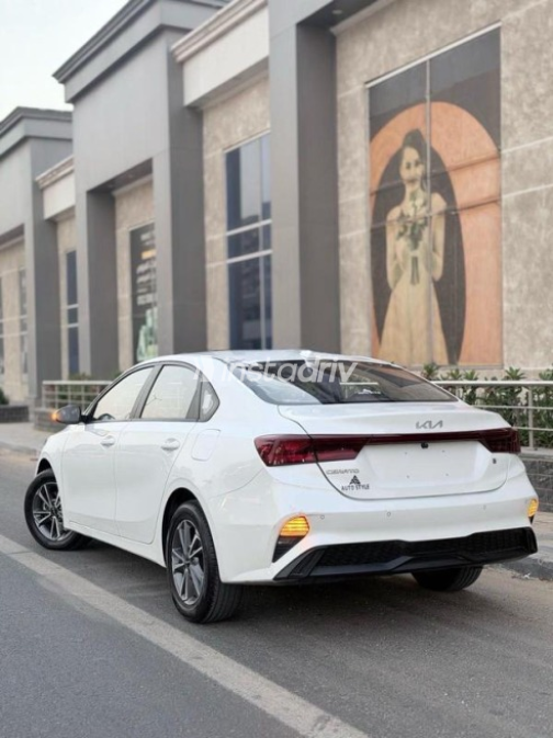 Kia Cerato 2022 White Automatic Used for Sale in Nasr city - 4