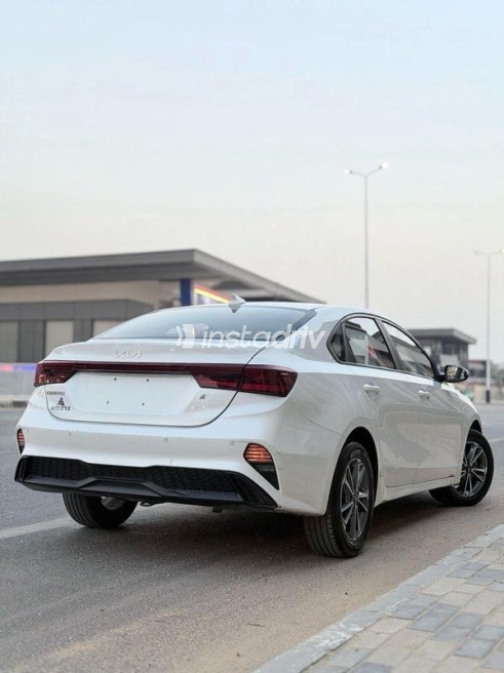 Kia Cerato 2022 White Automatic Used for Sale in Nasr city - 5
