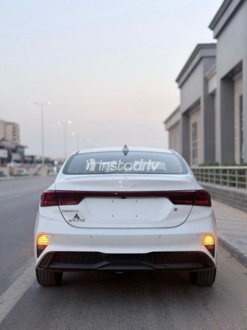 Kia Cerato 2022 White Automatic Used for Sale in Nasr city - 6