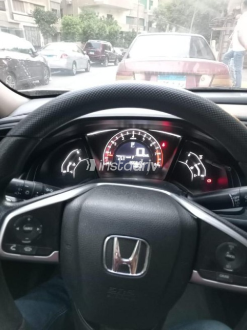 Honda Civic 2017 White Automatic Used for Sale in Greater Cairo ( Cairo + Giza) - 9