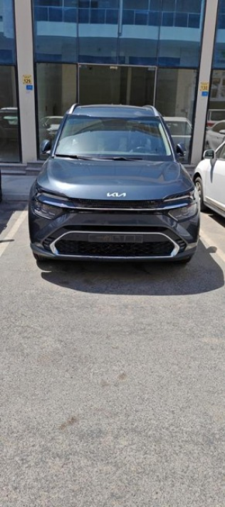 Kia Carens 2023 White Automatic Used for Sale in Faqous
