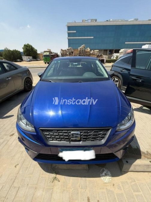 سيات ابيزا 2021 أزرق غامق أوتوماتيك مستعملة للبيع في 6 أكتوبر - 3