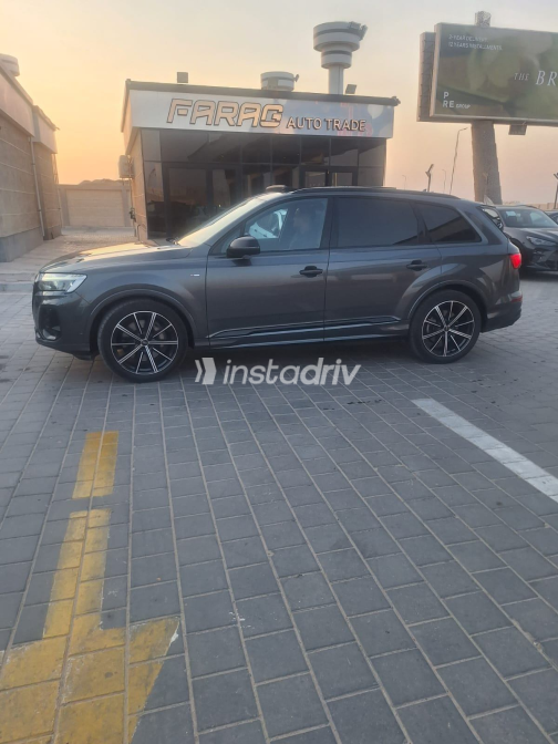 اودي Q7 2025 رمادي أوتوماتيك مستعملة للبيع في القاهرة الكبرى ( القاهرة - الجيزة) - 2
