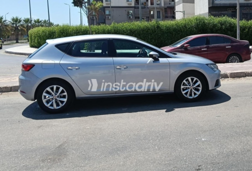 Seat Leon 2018 White Automatic Used for Sale in Greater Cairo ( Cairo + Giza) - 3