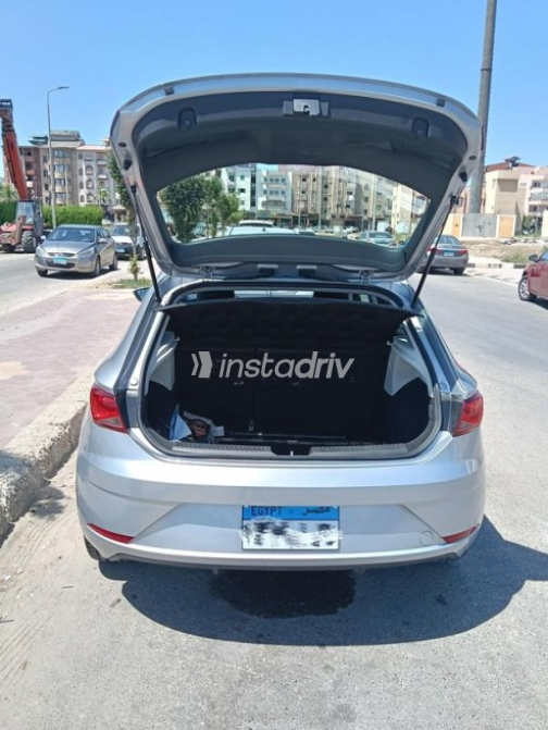 Seat Leon 2018 White Automatic Used for Sale in Greater Cairo ( Cairo + Giza) - 4