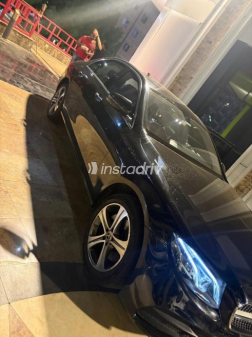 Mercedes E 200 2020 Black Automatic Used for Sale in Nasr city - 3