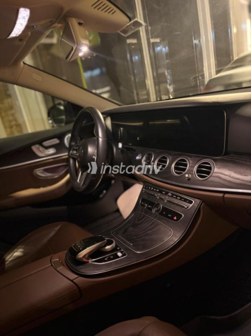 Mercedes E 200 2020 Black Automatic Used for Sale in Nasr city - 4