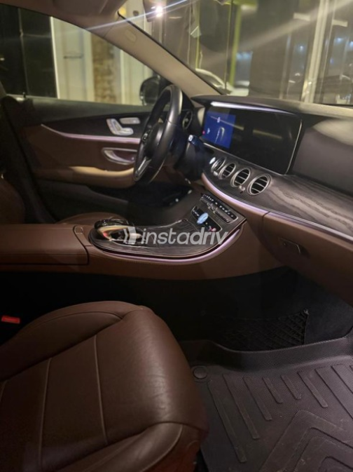 Mercedes E 200 2020 Black Automatic Used for Sale in Nasr city - 7