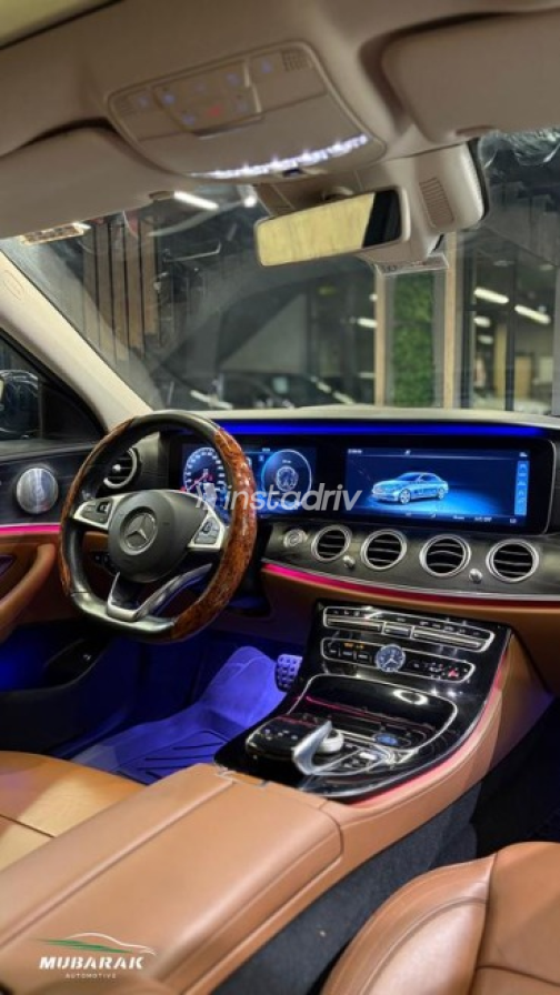 Mercedes E 200 2018 Black Automatic Used for Sale in Nasr city - 3