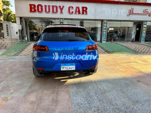 Porsche Macan 2017 Dark Blue Automatic Used for Sale in Cairo - 5