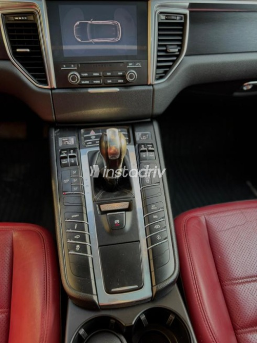 Porsche Macan 2017 Dark Blue Automatic Used for Sale in Cairo - 10