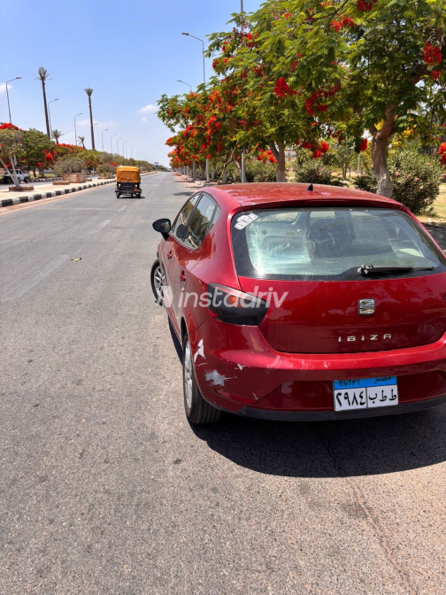 Seat Ibiza 2014 Red Automatic Used for Sale in Greater Cairo ( Cairo + Giza) - 5