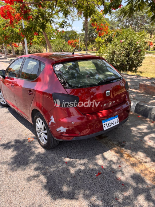 Seat Ibiza 2014 Red Automatic Used for Sale in Greater Cairo ( Cairo + Giza) - 7
