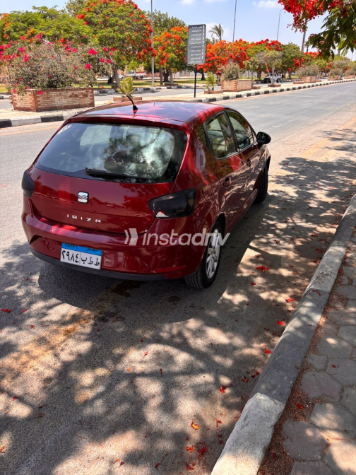 Seat Ibiza 2014 Red Automatic Used for Sale in Greater Cairo ( Cairo + Giza) - 9