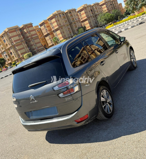 Citroën C3 Picasso 2016 Gray Automatic Used for Sale in Greater Cairo ( Cairo + Giza) - 3