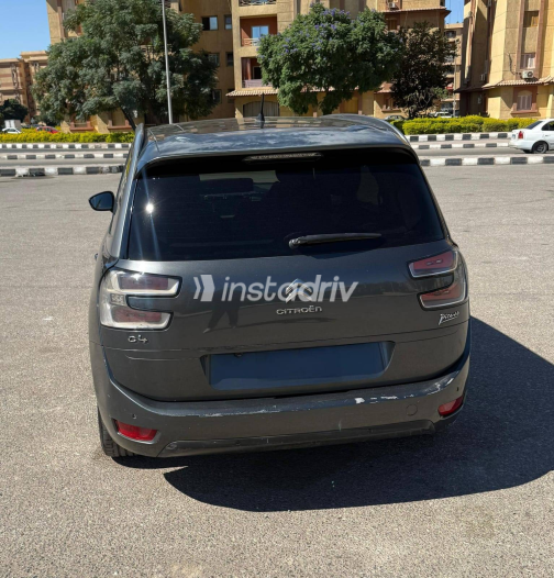 Citroën C3 Picasso 2016 Gray Automatic Used for Sale in Greater Cairo ( Cairo + Giza) - 4