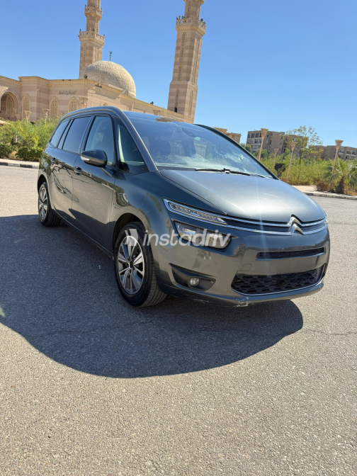 Citroën C3 Picasso 2016 Gray Automatic Used for Sale in Greater Cairo ( Cairo + Giza) - 5