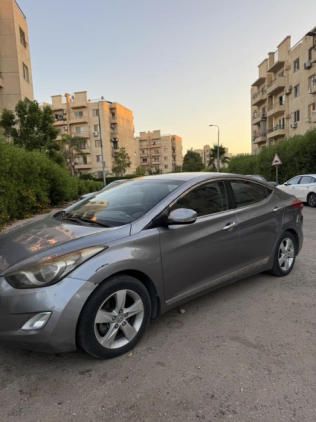 هيونداي إلنترا 2013 رمادي غامق أوتوماتيك مستعملة للبيع في مدينة الشيخ زايد