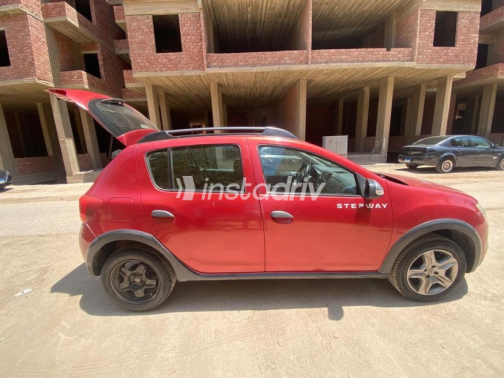 Renault Sandero Step Way 2018 White Automatic Used for Sale in Greater Cairo ( Cairo + Giza) - 2