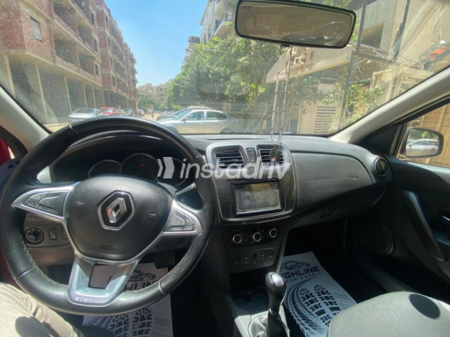 Renault Sandero Step Way 2018 White Automatic Used for Sale in Greater Cairo ( Cairo + Giza) - 3