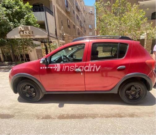 Renault Sandero Step Way 2018 White Automatic Used for Sale in Greater Cairo ( Cairo + Giza) - 4