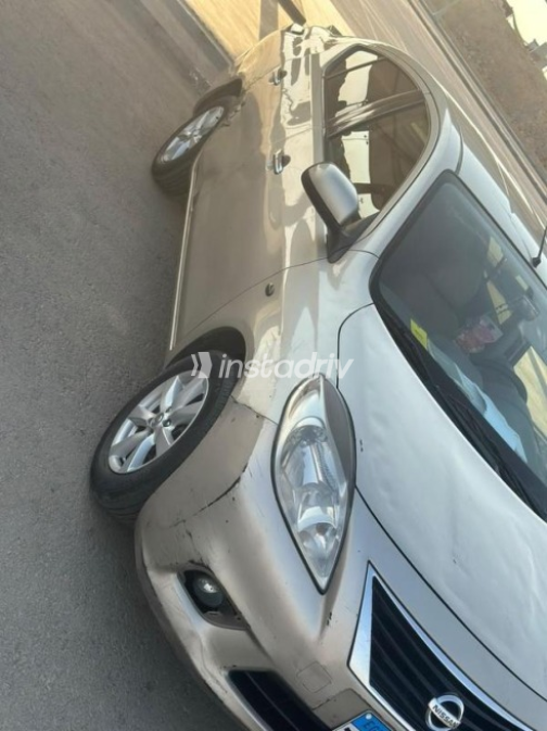 Nissan Sunny 2014 Gold Automatic Used for Sale in Shobra - 9