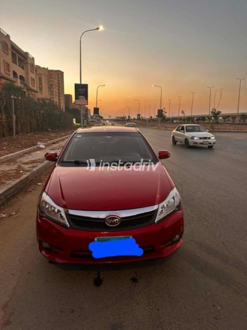 بى واى دى‬ F3 2025 أبيض أوتوماتيك مستعملة للبيع في القاهرة الكبرى ( القاهرة - الجيزة) - 6