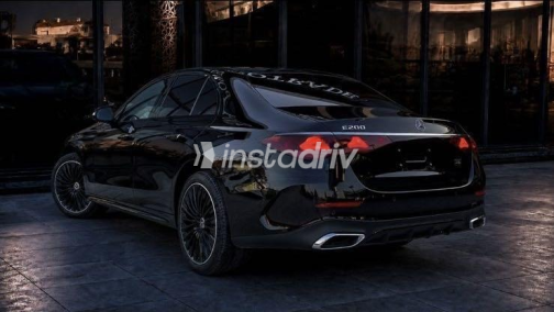 مرسيدس E 200 2025 أسود أوتوماتيك مستعملة للبيع في مدينة الشيخ زايد - 3
