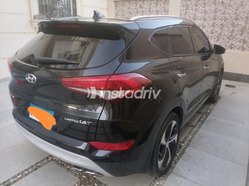 Hyundai Tucson 2017 Black Automatic Used for Sale in Greater Cairo ( Cairo + Giza) - 7
