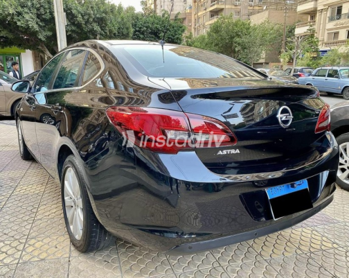 Opel Astra 2017 Black Automatic Used for Sale in Heliopolis - 4
