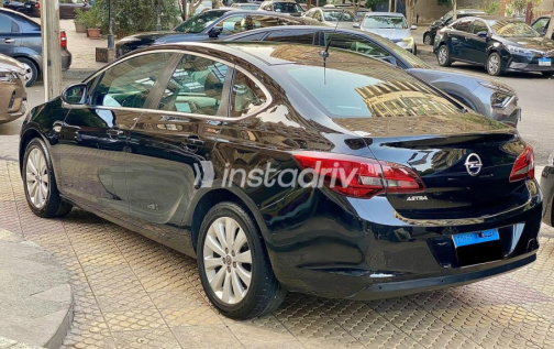 Opel Astra 2017 Black Automatic Used for Sale in Heliopolis - 5