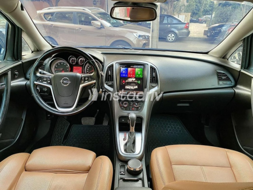 Opel Astra 2017 Black Automatic Used for Sale in Heliopolis - 6