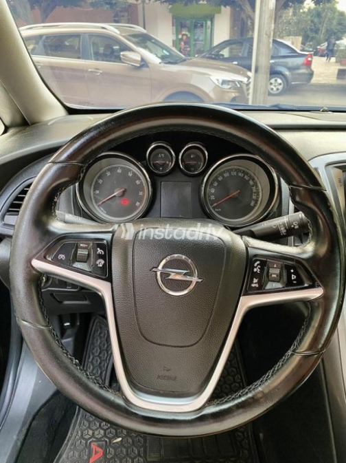 Opel Astra 2017 Black Automatic Used for Sale in Heliopolis - 7