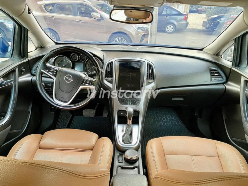 Opel Astra 2017 Black Automatic Used for Sale in Heliopolis - 8