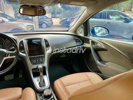 Opel Astra 2017 Black Automatic Used for Sale in Heliopolis - 9