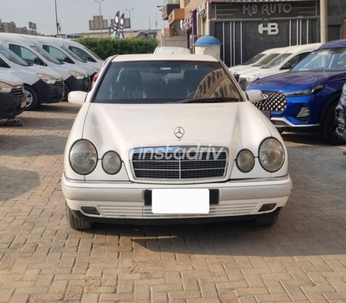 مرسيدس E 200 1998 أبيض أوتوماتيك مستعملة للبيع في المعادى - 1