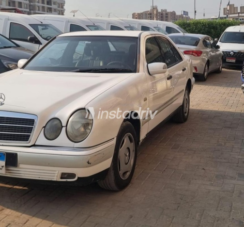 مرسيدس E 200 1998 أبيض أوتوماتيك مستعملة للبيع في المعادى - 3