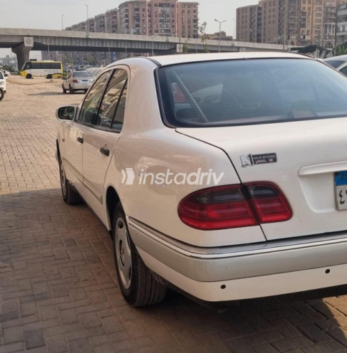 مرسيدس E 200 1998 أبيض أوتوماتيك مستعملة للبيع في المعادى - 4
